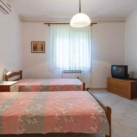 Nice Apartment In Zadar With Kitchen ภายนอก รูปภาพ