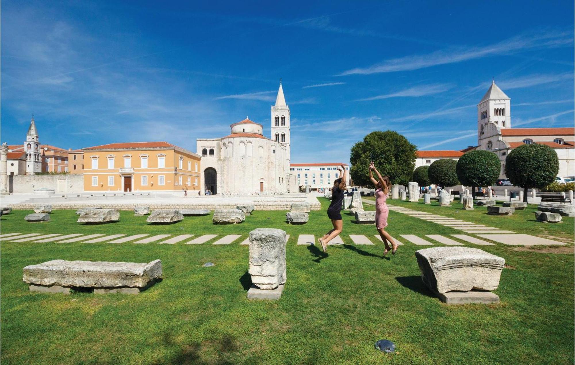 Nice Apartment In Zadar With Kitchen ภายนอก รูปภาพ